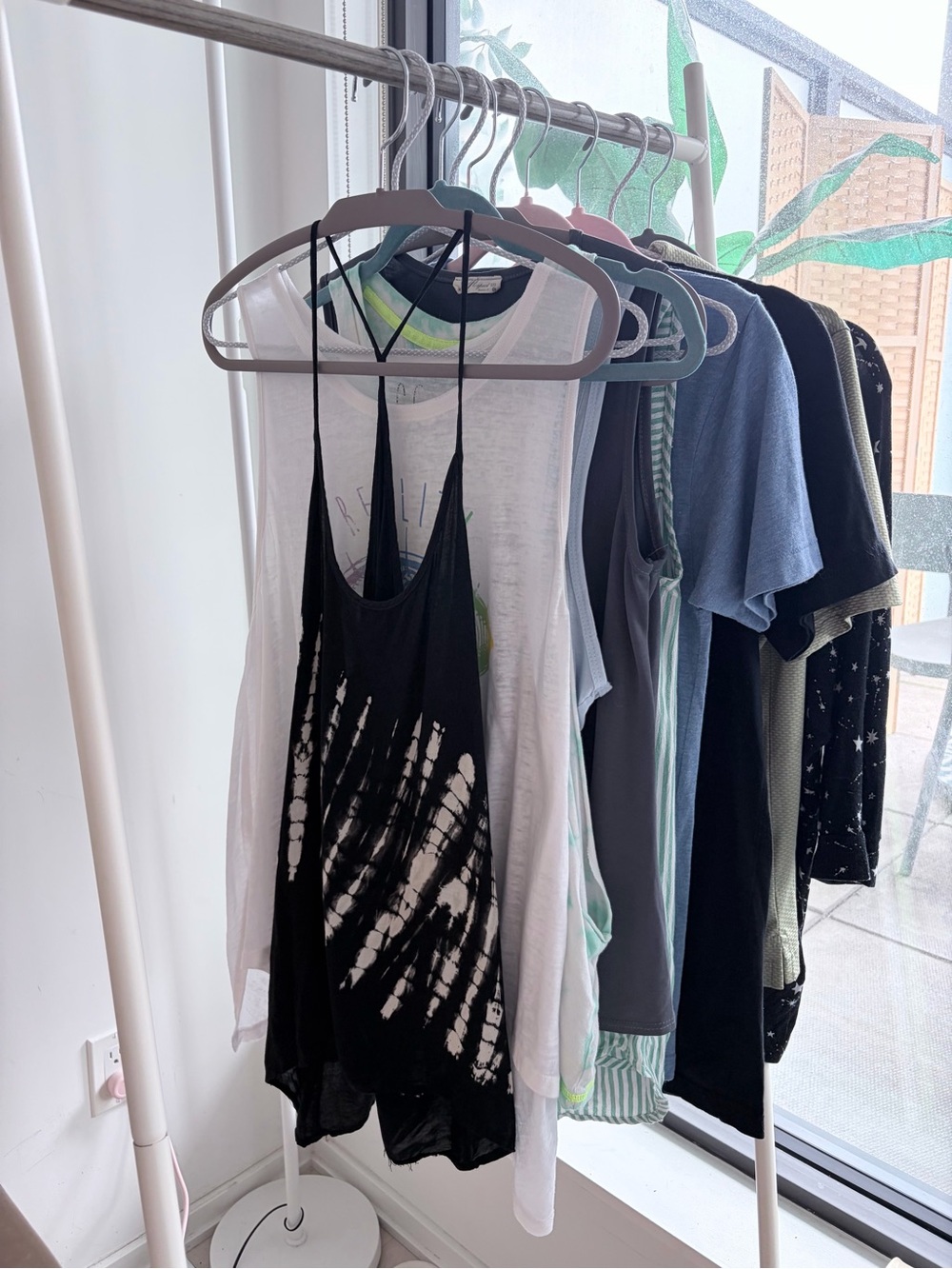(10 items) ☀️ Summer Clearance - Women’s Tops L/XL